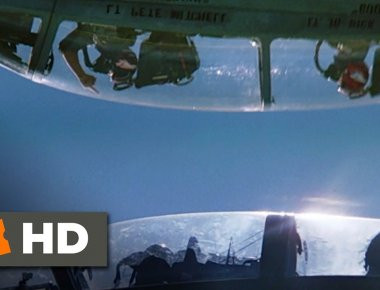 Ανάποδα πάνω από αμερικανικό αεροσκάφος πέταξε κινεζικό μαχητικό!